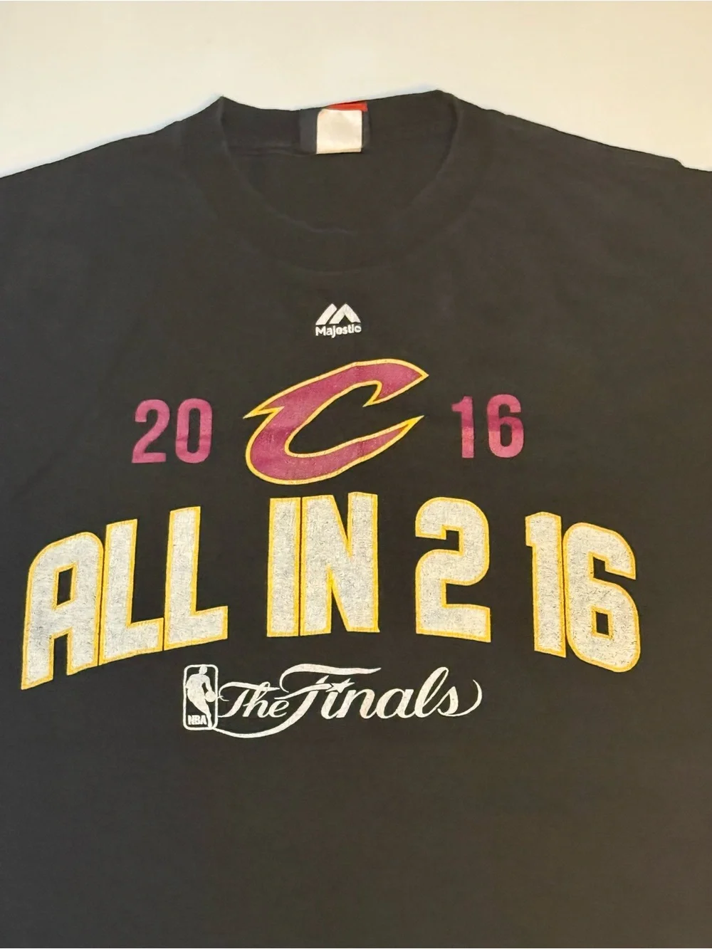 Majestic NBA Logo Tag Tee - NBA finals Black with Red and Blue Label - Picture 2 of 7